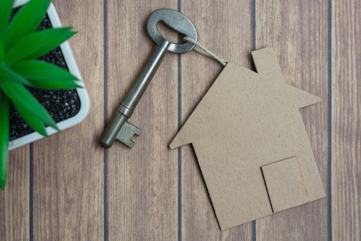 Key with a house-shaped tag.